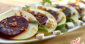 Худеем и оздоравливаемся: салат из сырой свеклы