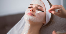 Кому показан пилинг лица