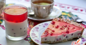 Лакомство, холодящее вкус и греющее взор: желейный торт