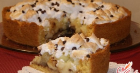 Яблочный пирог с безе: искушение нежностью