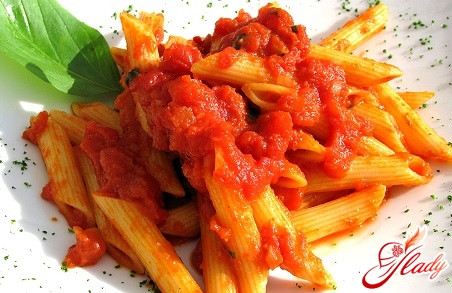 спагетти с помидорами и сыром