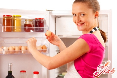как избавиться от неприятного запаха в холодильнике