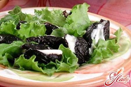 салат с черносливом