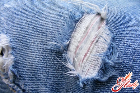 Простые способы зашить дыру на штанах — берите на заметку