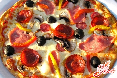рецепт пиццы с колбасой и сыром