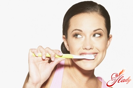 отбеливание зубов народными средствами