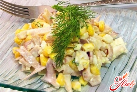 салат из кальмаров с кукурузой