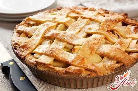 Простой и вкусный яблочный пирог с манкой