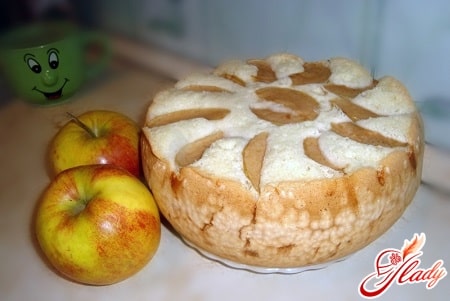 бисквитный пирог с яблоками