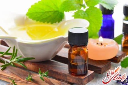 Каковы косметические свойства касторового масла и как лечить им волосы