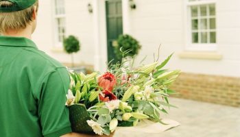 Цветы с доставкой – преимущества и особенности услуги